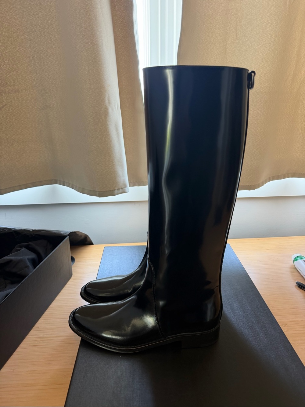 Yves Saint Laurent Glossy patent hunt Riding Boots